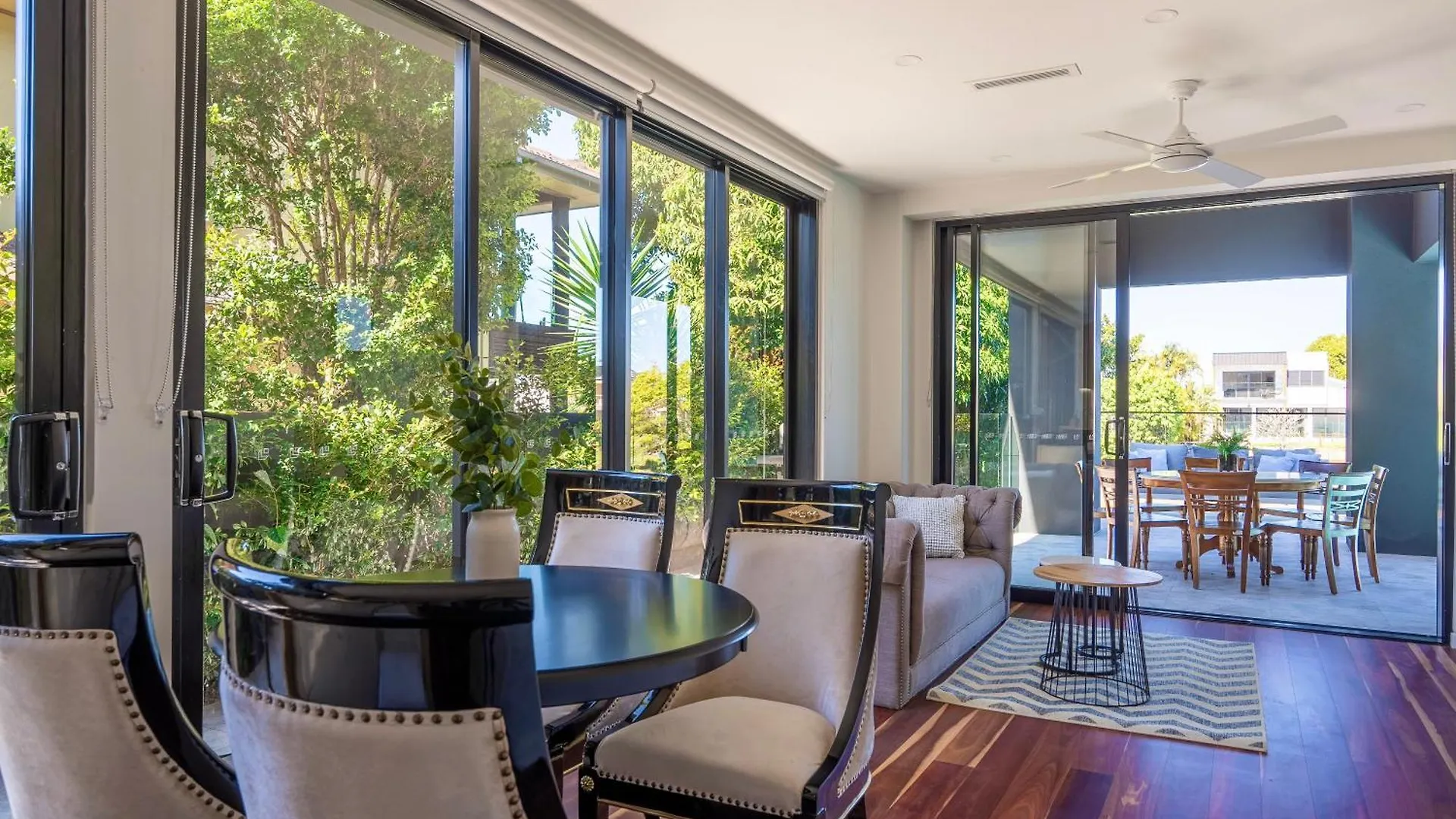 Brand New Modern 8 Bedroom Villa In City Centre - Heated Modern Infinity Pool Gold Coast Australia
