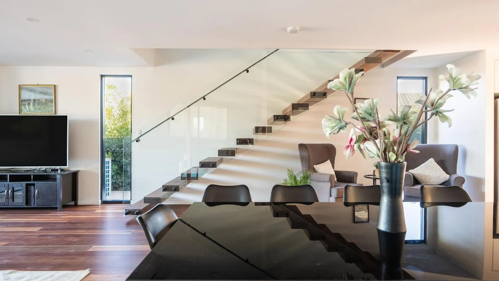 Brand New Modern 8 Bedroom Villa In City Centre - Heated Modern Infinity Pool Gold Coast Australia