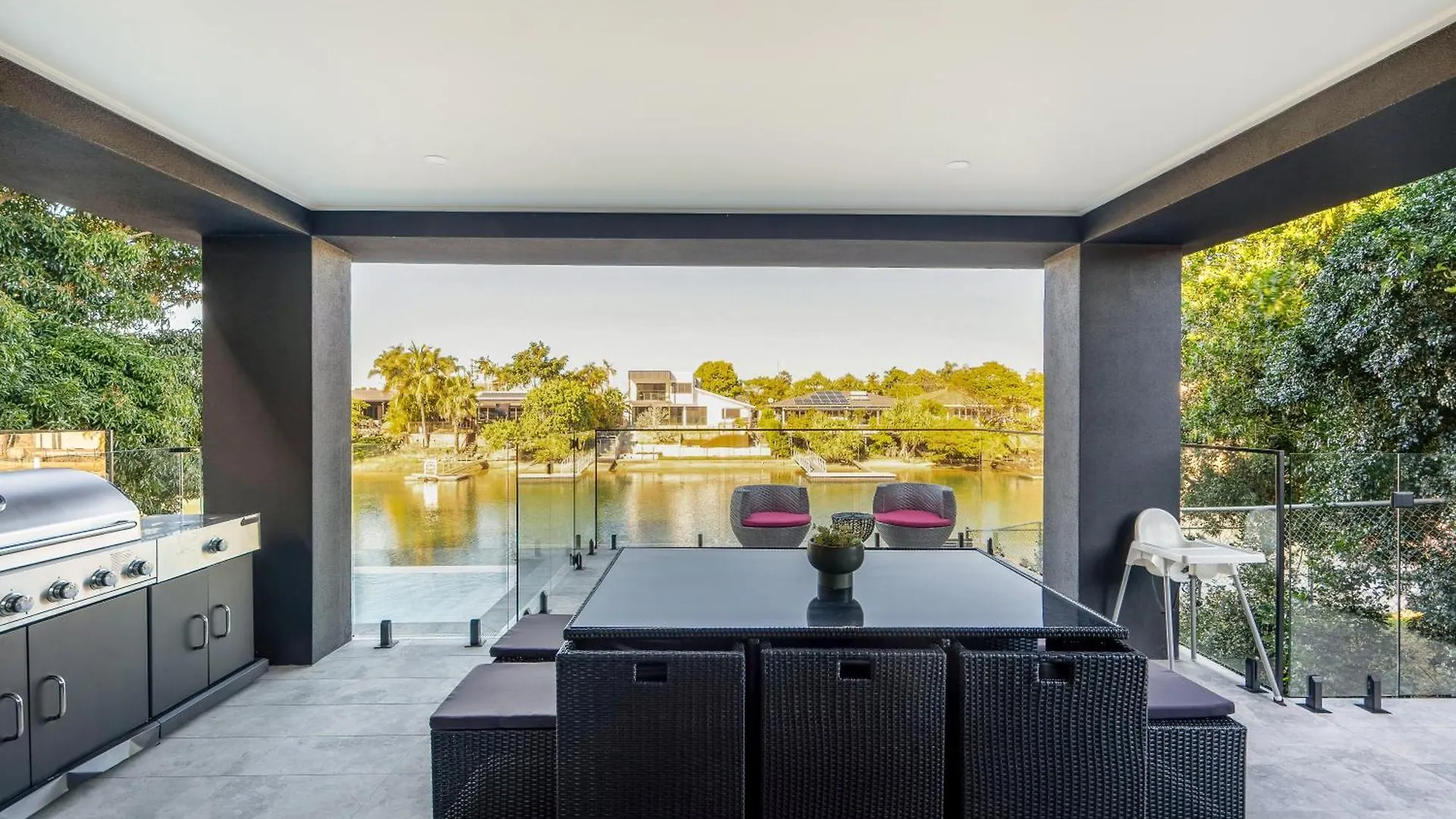Brand New Modern 8 Bedroom Villa In City Centre - Heated Modern Infinity Pool Gold Coast